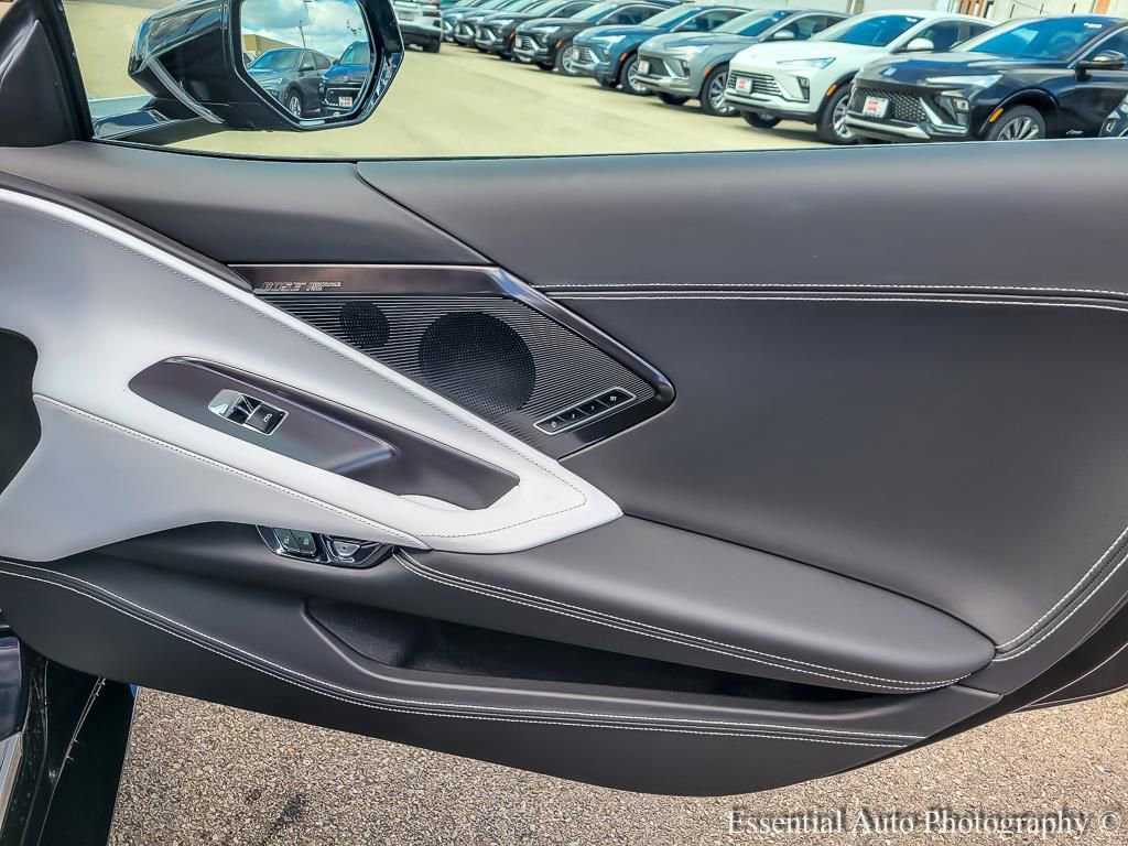 Used 2025 Chevrolet Corvette Stingray Premium Conv w/ Z51 Performance Package image 17