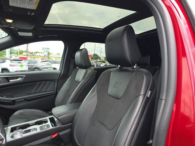 Used 2024 Ford Edge ST w/ Equipment Group 401A AWD/4WD image 14