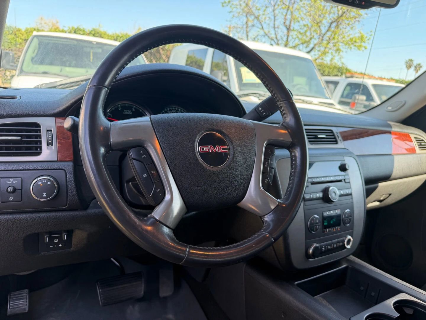 Used 2011 GMC Sierra 2500 SLT w/ SLT Convenience Package AWD/4WD image 15