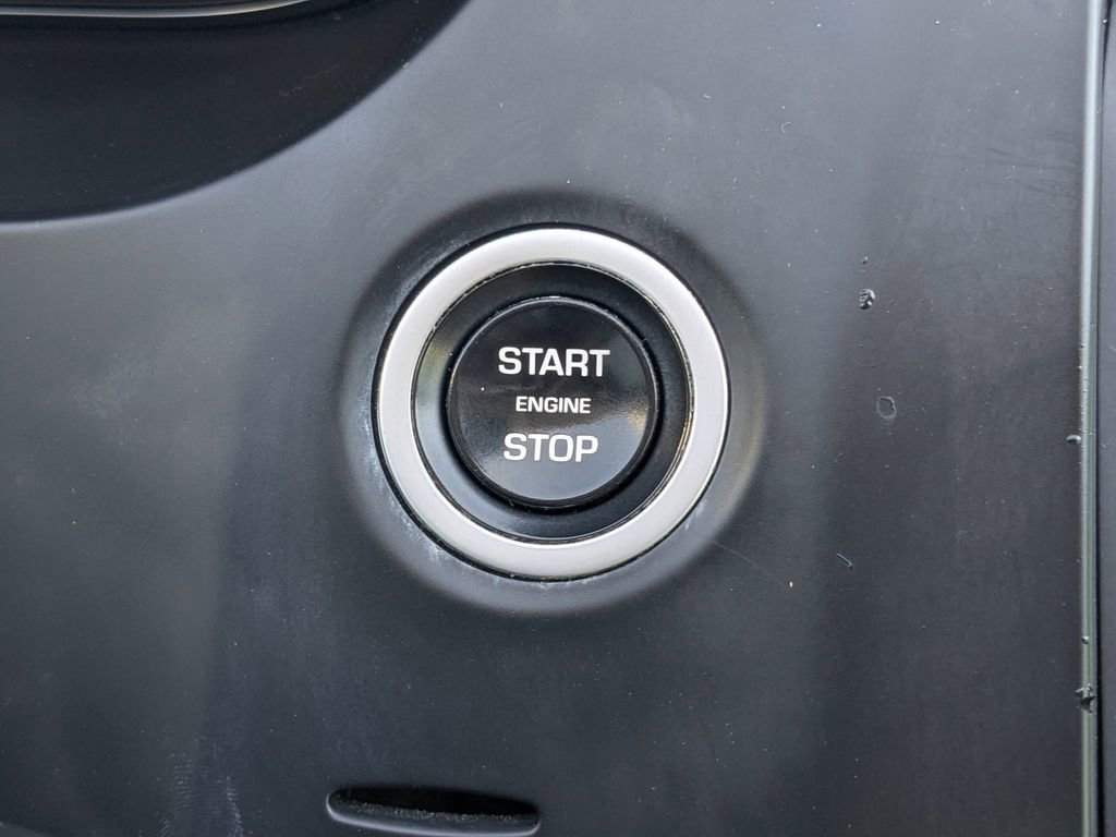 Used 2019 Jaguar E-PACE R-Dynamic SE image 29