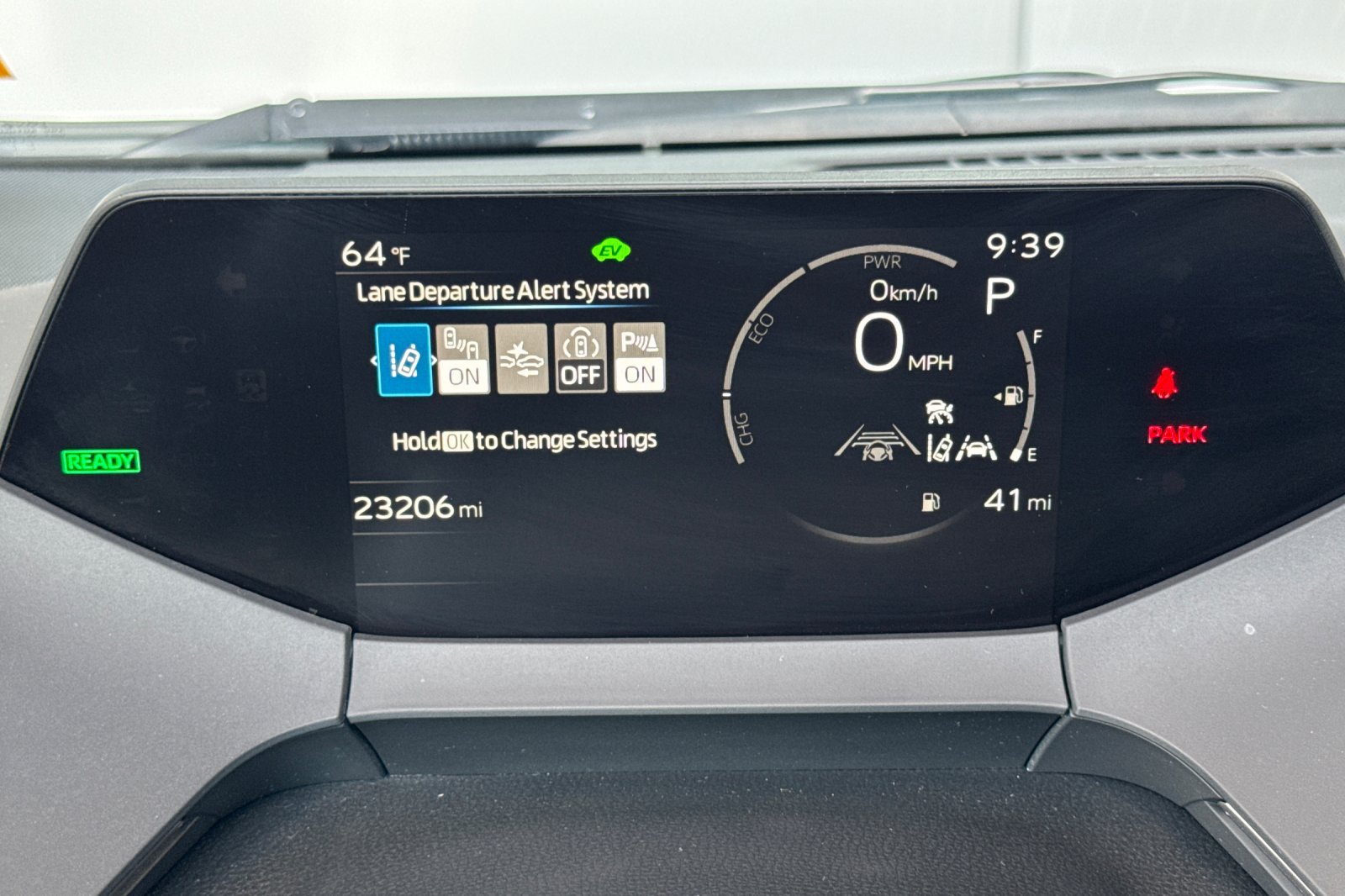 Used 2024 Toyota Prius LE FWD image 30