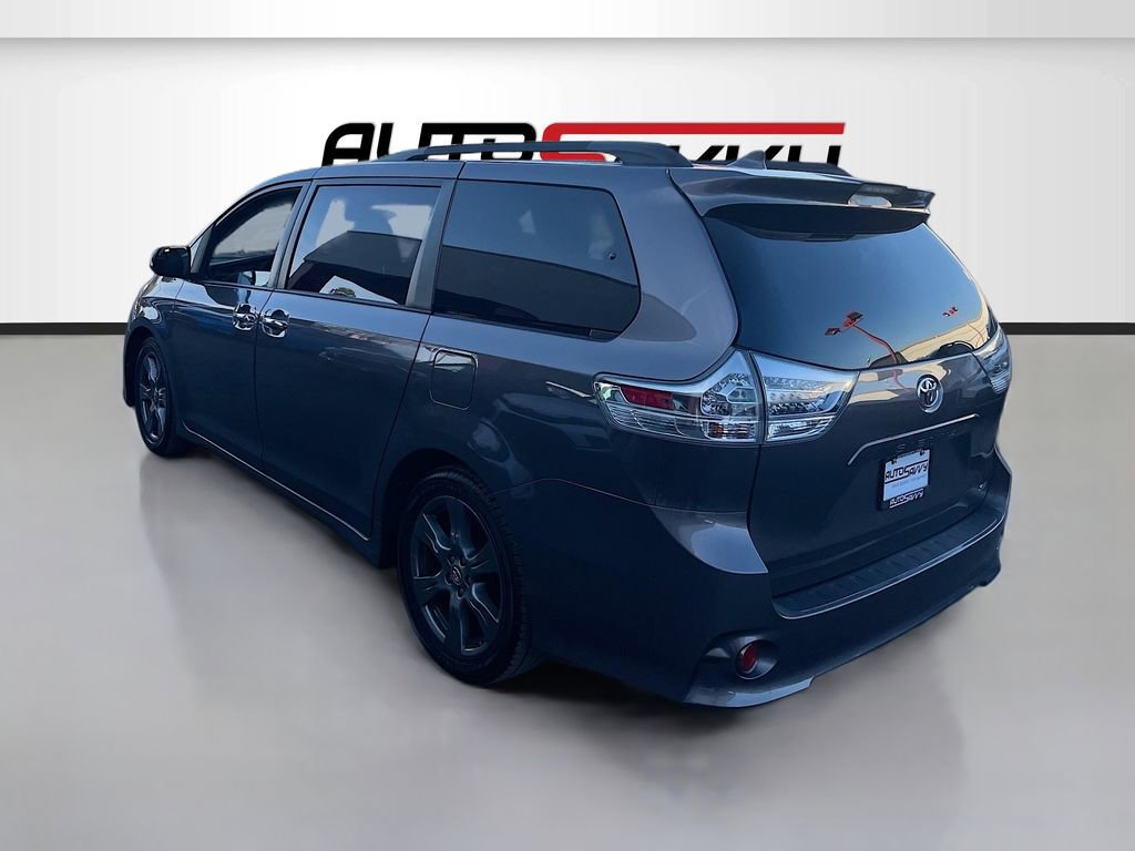 Used 2020 Toyota Sienna SE w/ Carpet Mat Package FWD image 5
