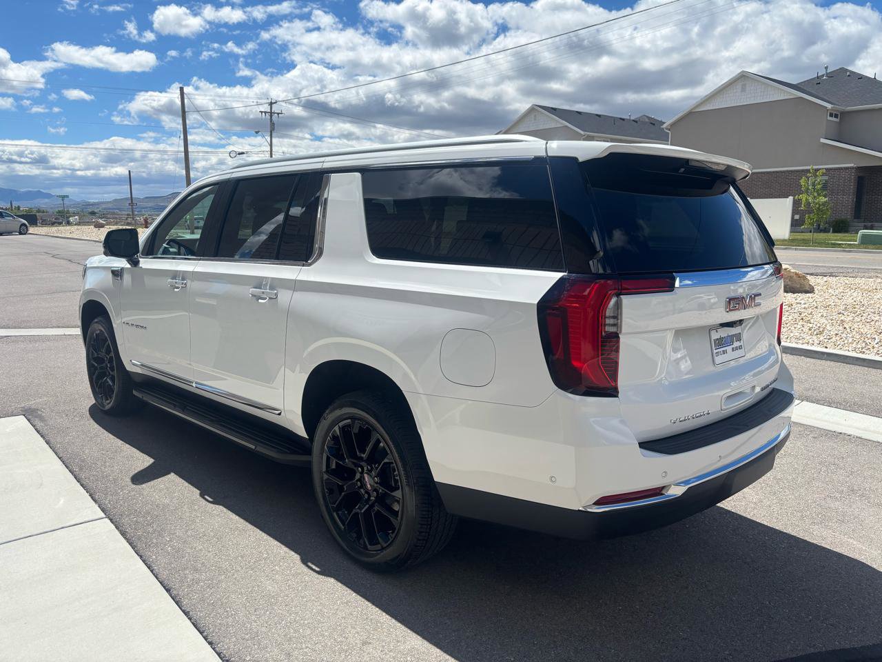 Used 2025 GMC Yukon XL Elevation w/ Elevation Premium Package image 4