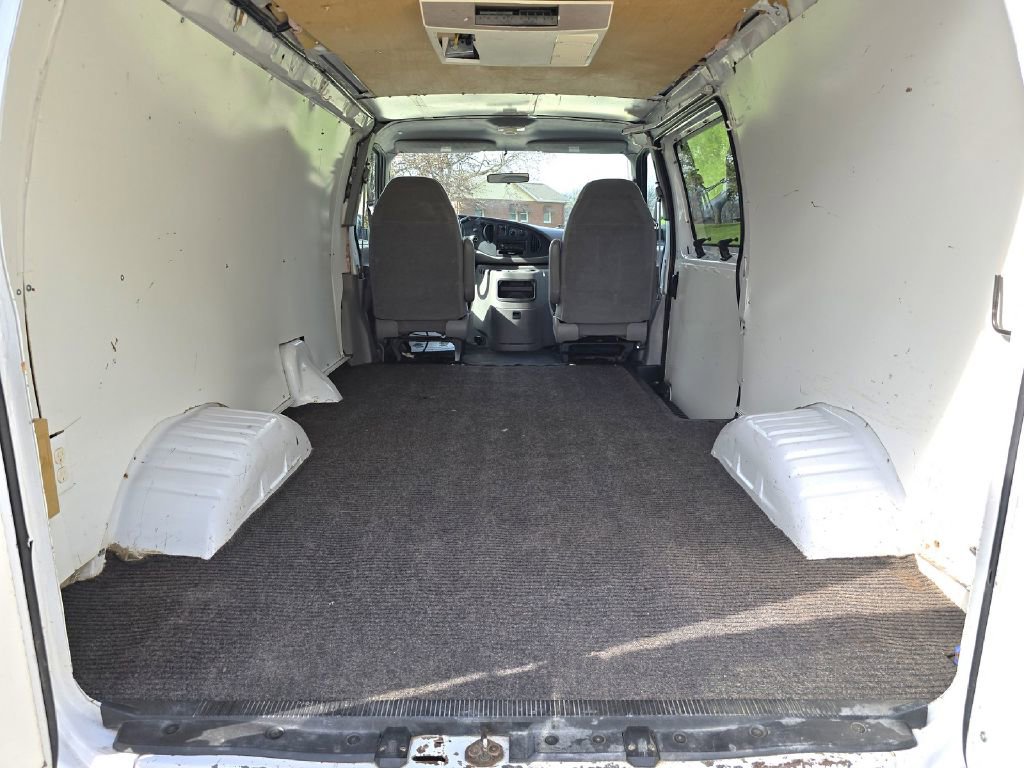 Used 2002 Ford E-150 and Econoline 150 RWD image 17