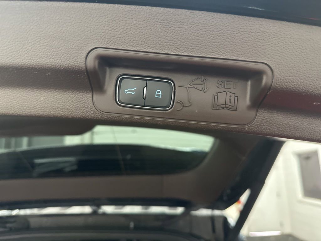Used 2023 Ford Explorer King Ranch w/ Technology Package AWD/4WD image 40