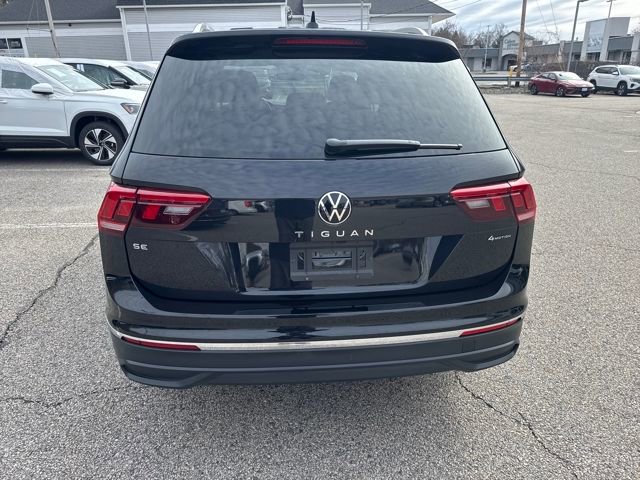 Certified 2024 Volkswagen Tiguan SE w/ Panoramic Sunroof Package image 8