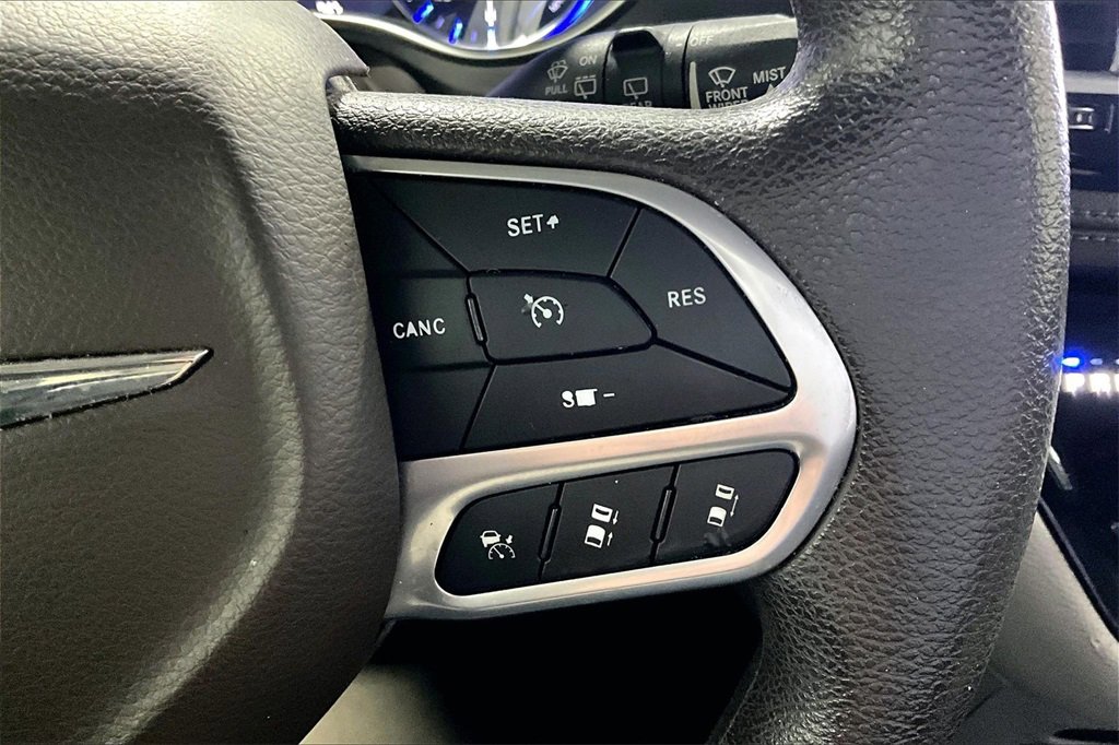 Used 2021 Chrysler Pacifica Touring image 12