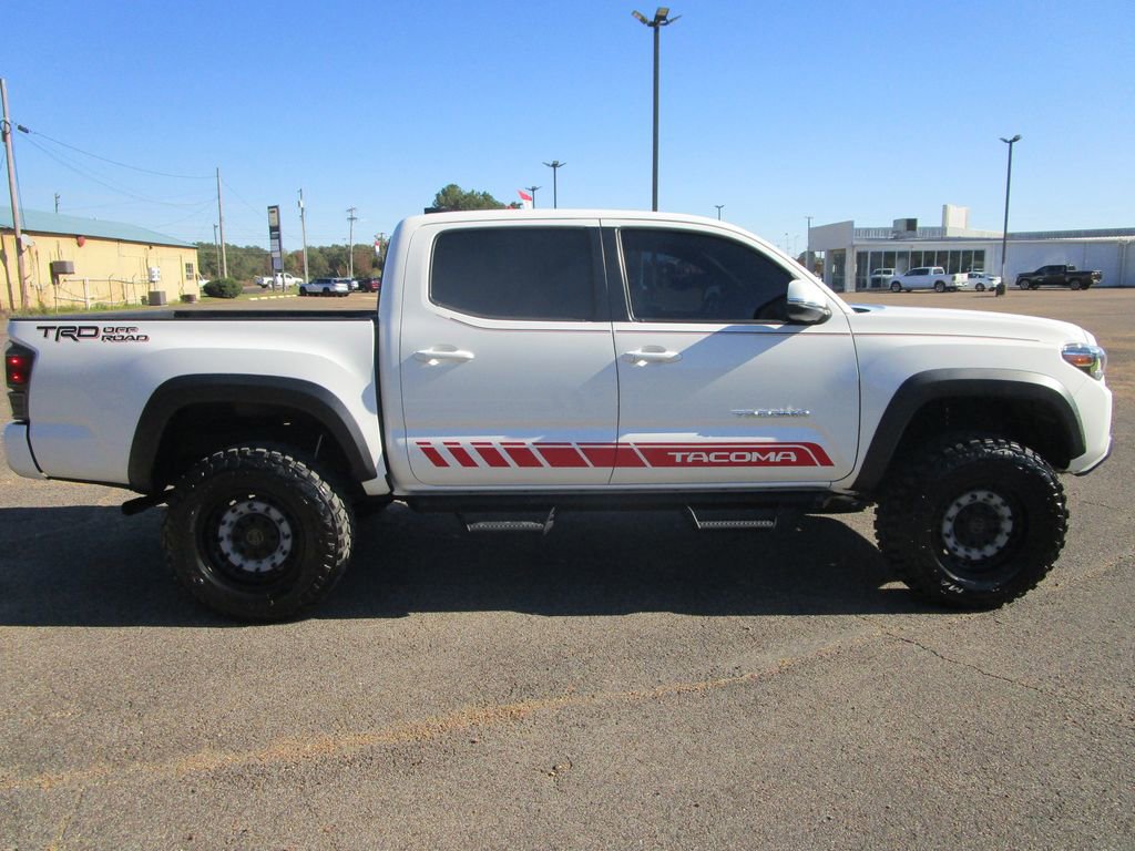 Used 2022 Toyota Tacoma TRD Off-Road image 6