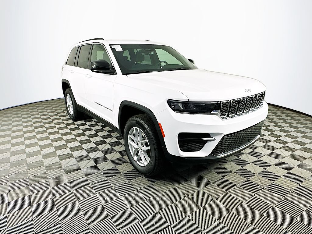 New 2026 Jeep Grand Cherokee Laredo AWD/4WD image 2