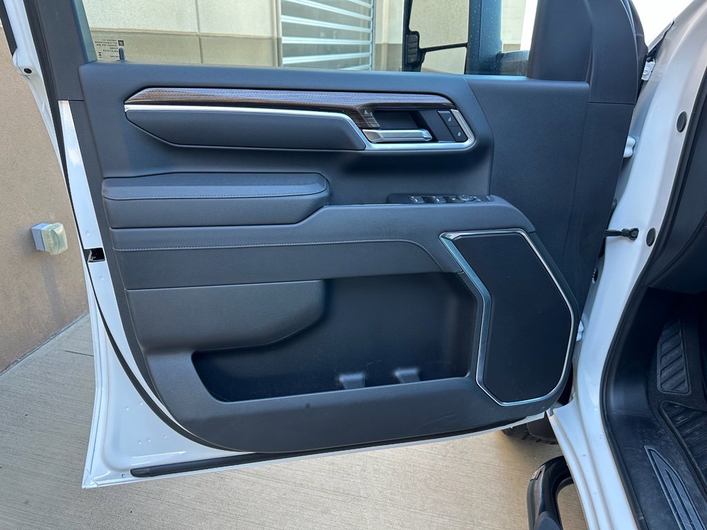 Used 2025 Chevrolet Silverado 2500 LT w/ Convenience Package image 9