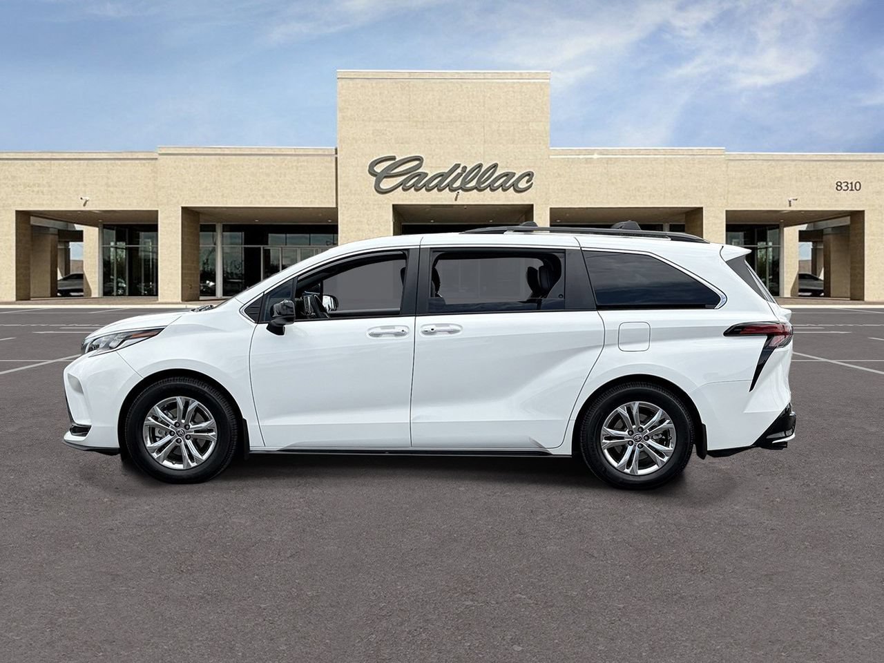 Used 2022 Toyota Sienna XSE w/ XSE Plus Package AWD/4WD image 8