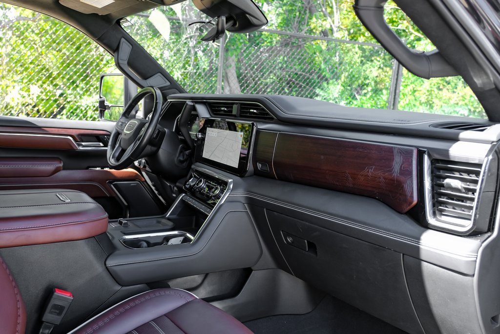 Used 2024 GMC Sierra 3500 Denali Ultimate image 16
