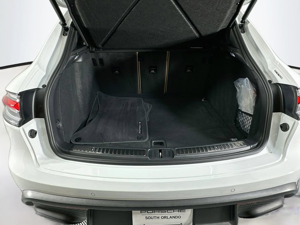 Certified 2026 Porsche Macan AWD/4WD image 28