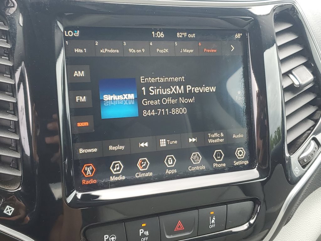 Certified 2019 Jeep Cherokee Limited w/ Luxury Group FWD image 25