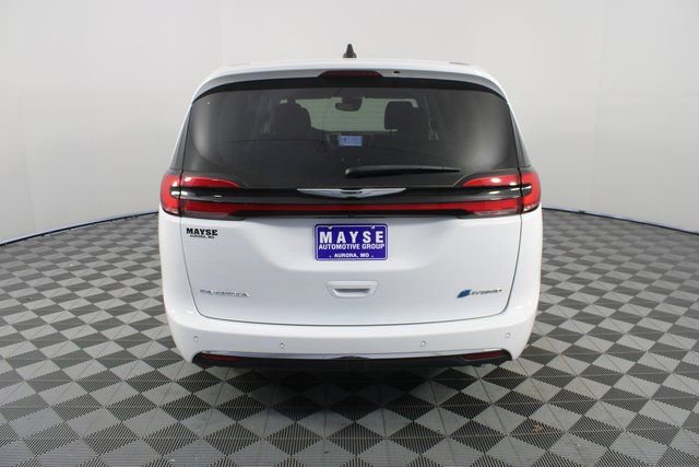 Used 2024 Chrysler Pacifica Select image 25