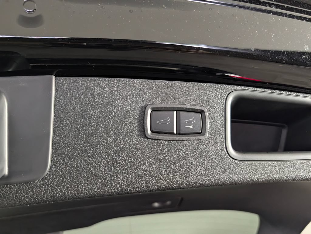 New 2026 Porsche Macan AWD/4WD image 18