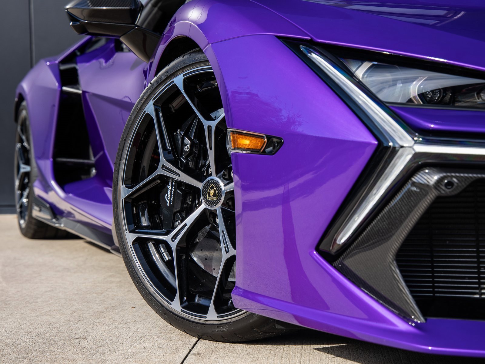 Used 2024 Lamborghini Revuelto image 28