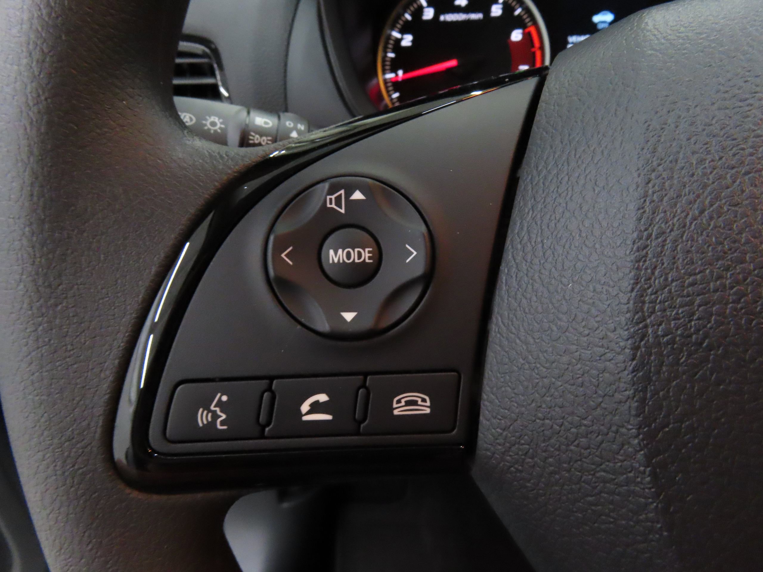 New 2025 Mitsubishi Eclipse Cross LE image 12