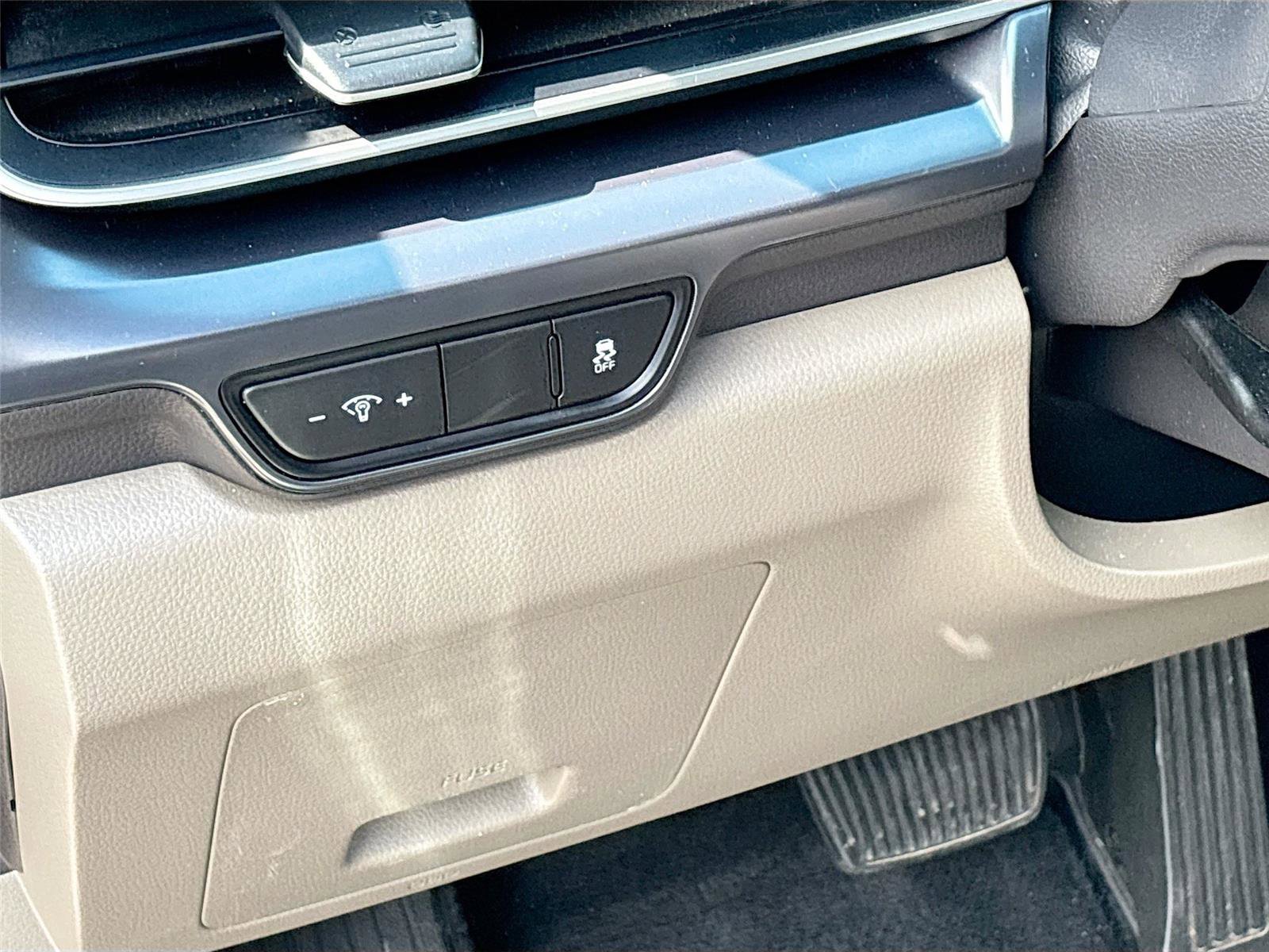 Used 2025 Kia Carnival FWD image 10