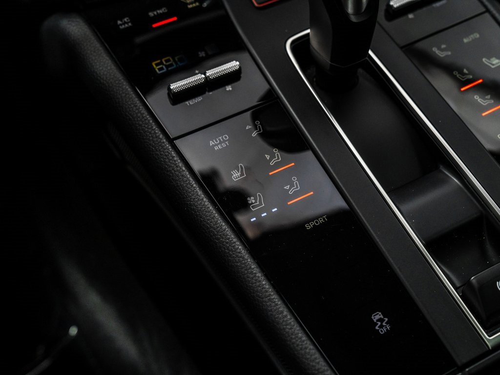 Used 2025 Porsche Macan image 20