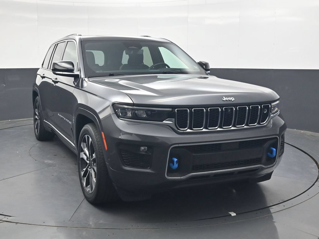 Used 2023 Jeep Grand Cherokee Overland w/ Advanced Protech Group III AWD/4WD image 2