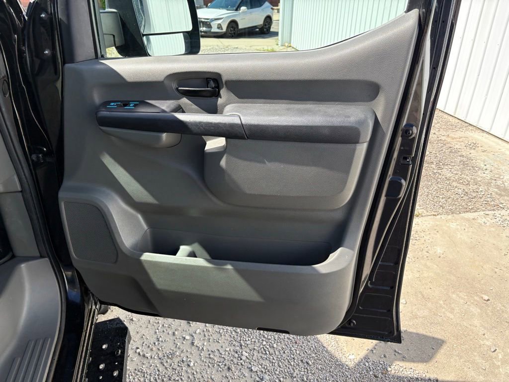 Used 2020 Nissan NV 3500 S RWD image 14