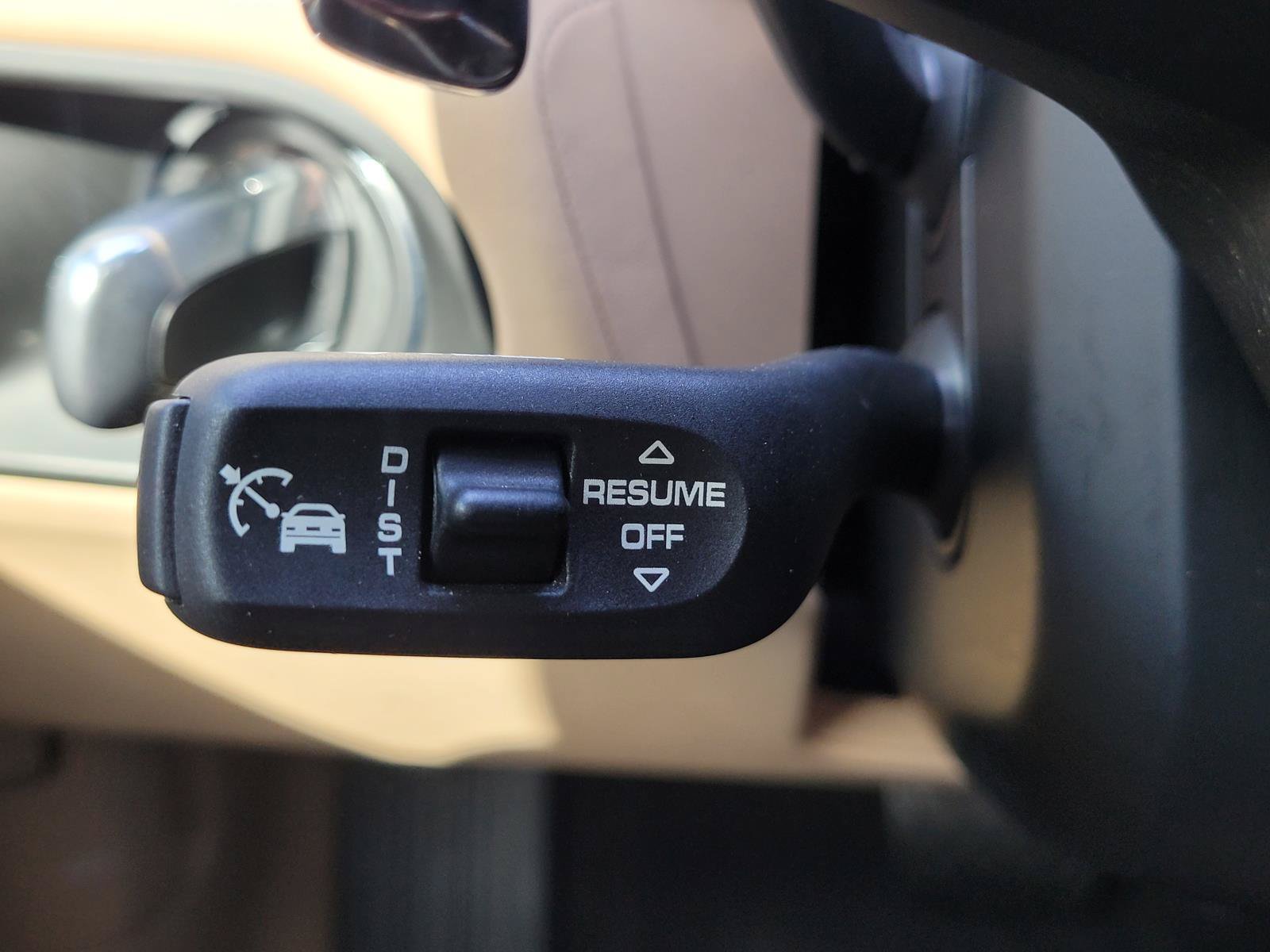 Used 2025 Porsche Macan AWD/4WD image 31