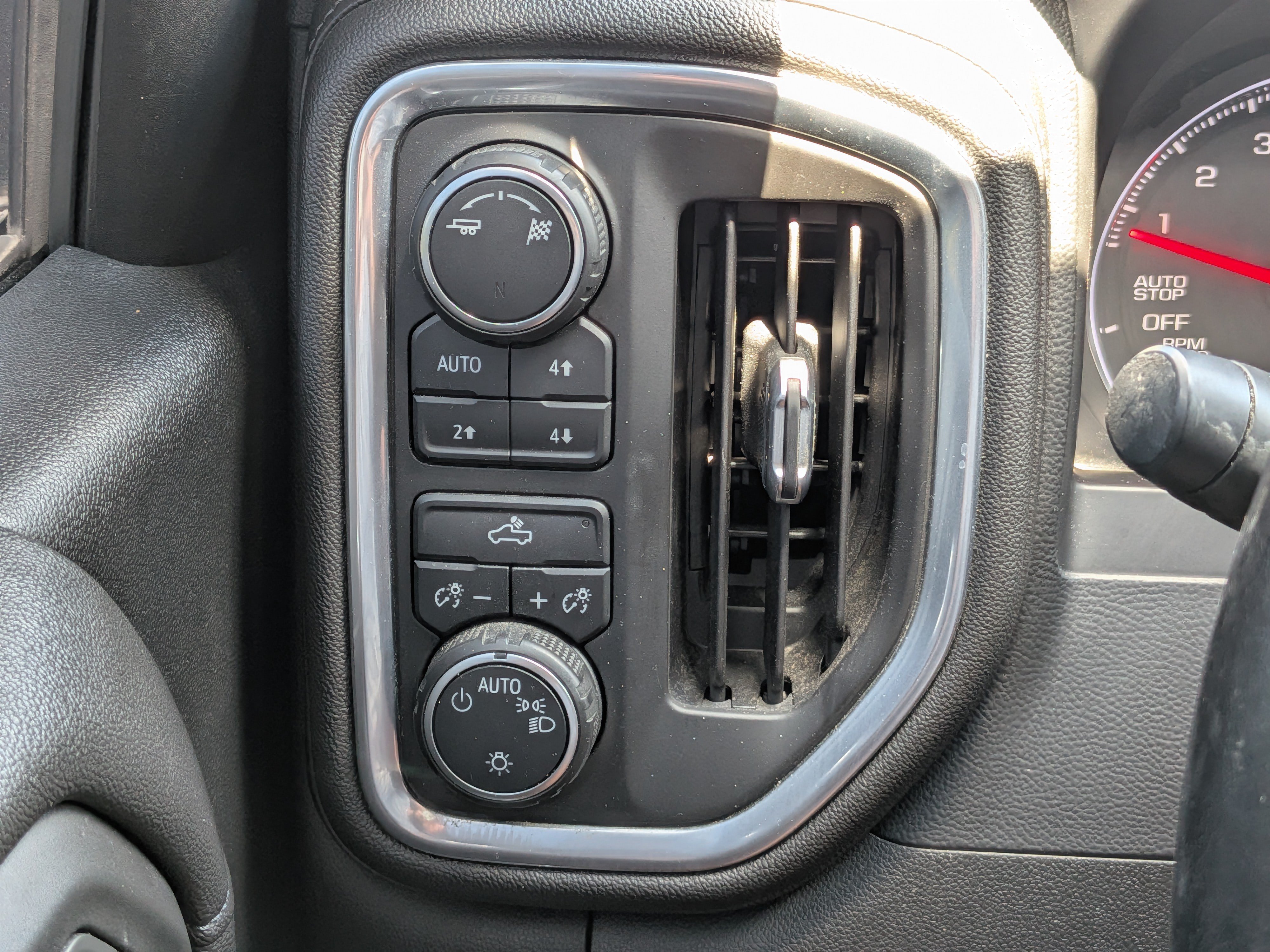 Certified 2019 Chevrolet Silverado 1500 LT w/ All-Star Edition AWD/4WD image 24