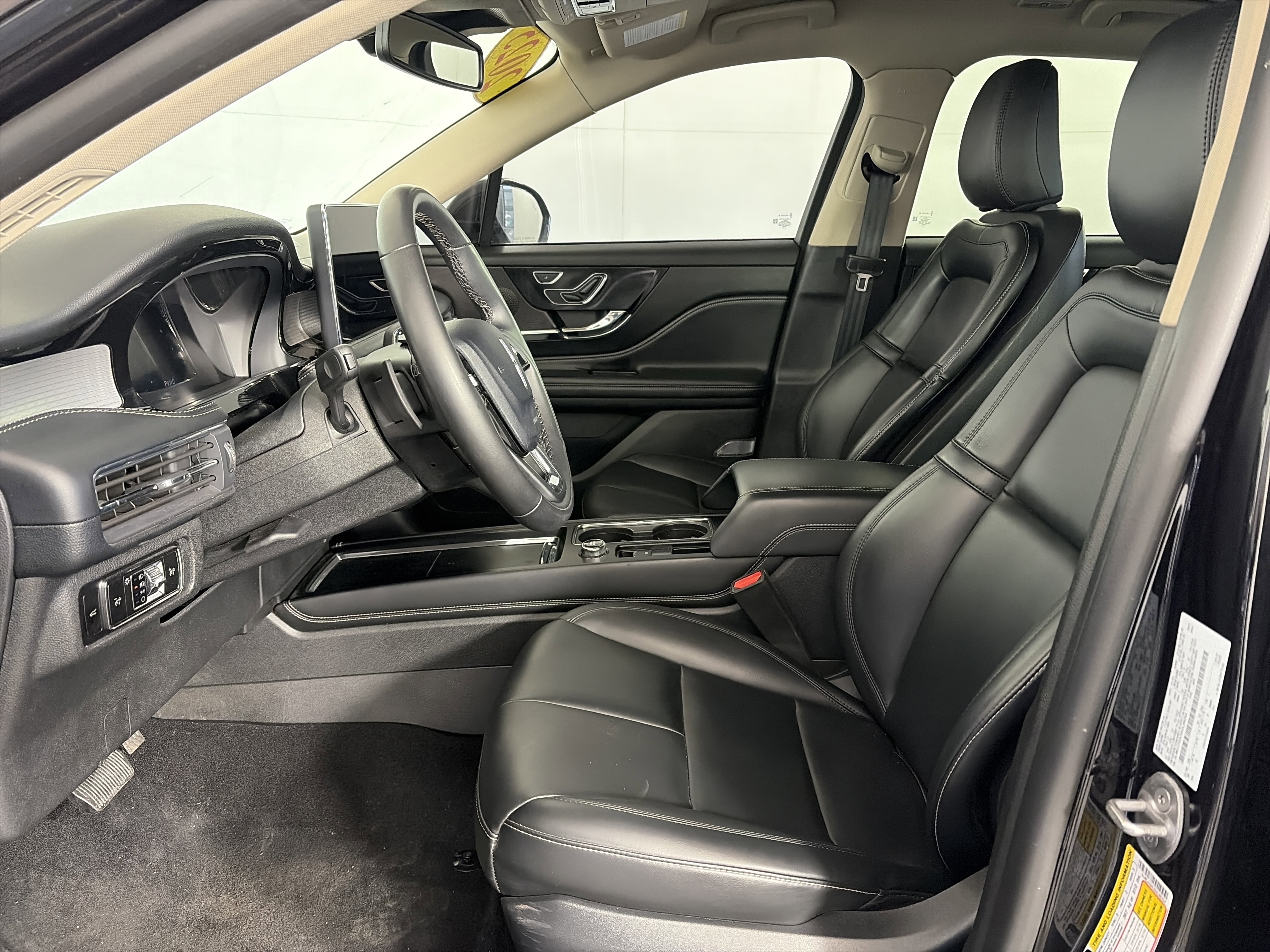 Used 2025 Lincoln Corsair AWD image 6