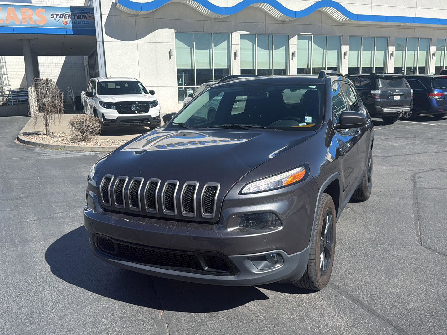 Used 2016 Jeep Cherokee Latitude w/ Cold Weather Group image 3