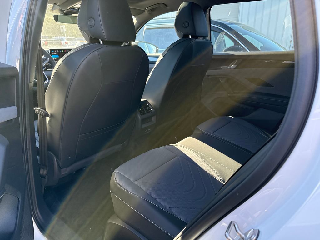 New 2025 Volkswagen Tiguan SE R-Line image 14