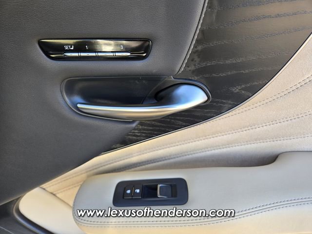 Certified 2023 Lexus LS 500 w/ Accessory Package (Z1) RWD image 19