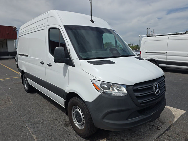 Used 2025 Mercedes-Benz Sprinter 2500 image 2