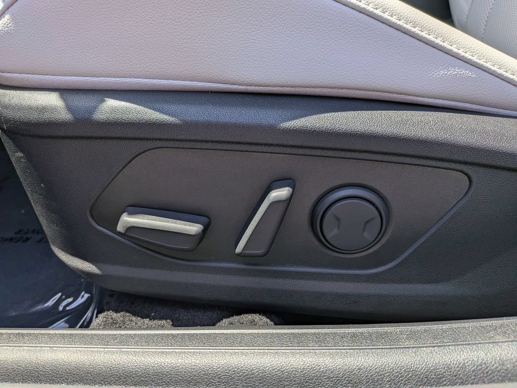 Certified 2026 Hyundai Elantra Limited FWD image 16