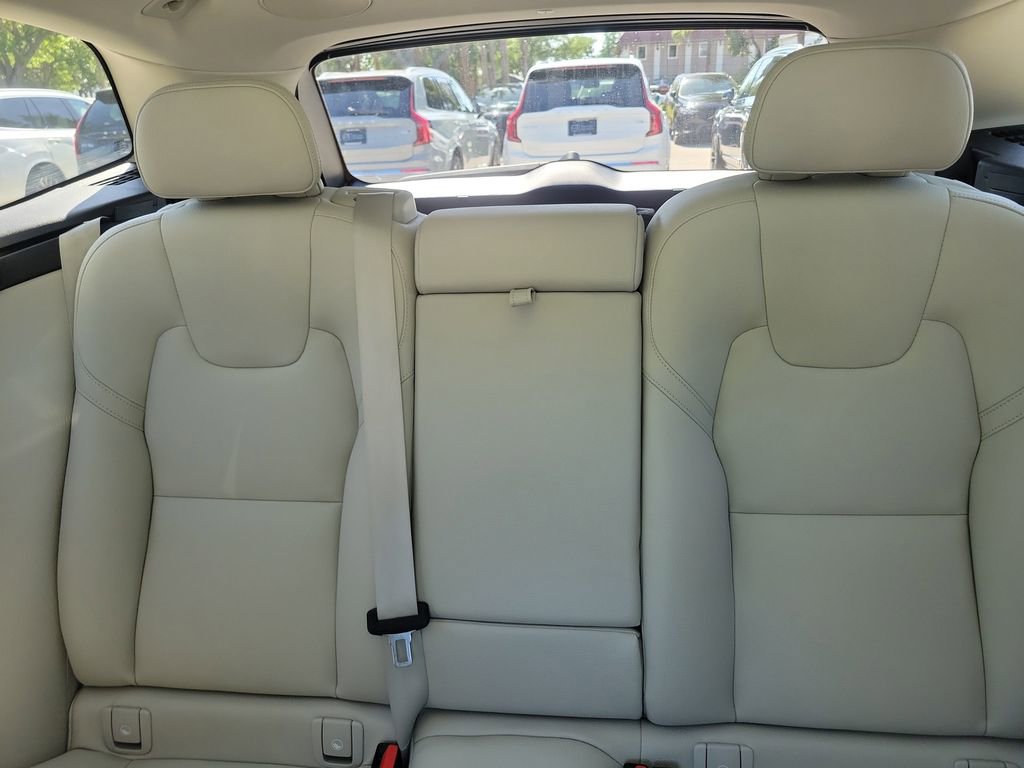 Used 2025 Volvo XC60 B5 Plus w/ Protection Package Premier image 25