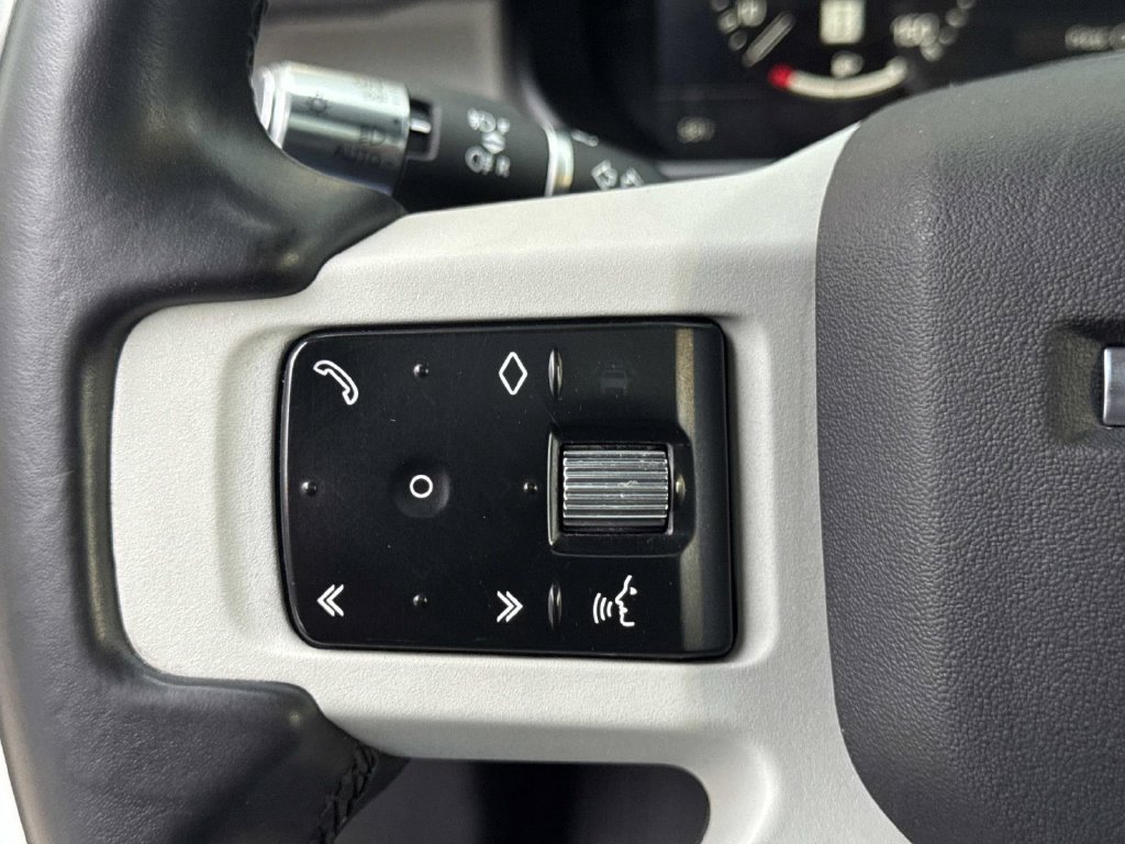 Used 2022 Land Rover Defender 110 X-Dynamic SE AWD/4WD image 30