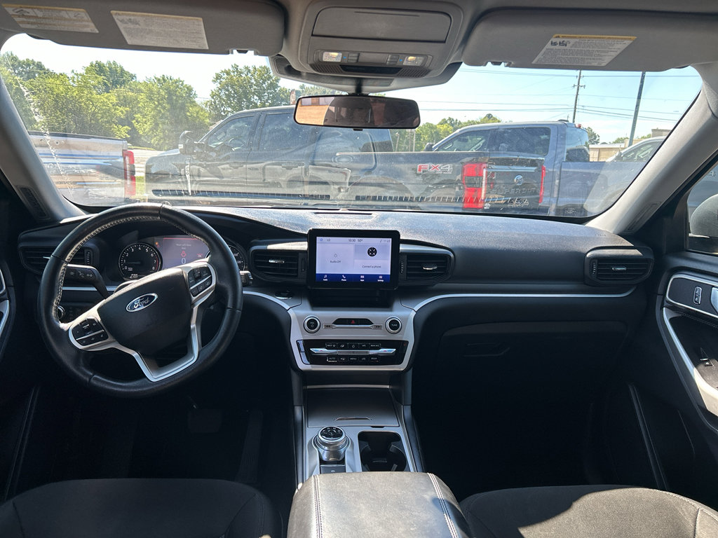 Used 2022 Ford Explorer XLT image 16