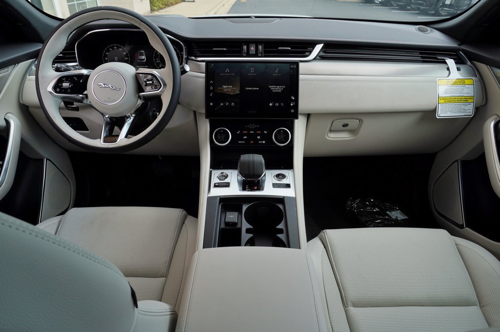 Used 2026 Jaguar F-PACE R-Dynamic S AWD/4WD image 9