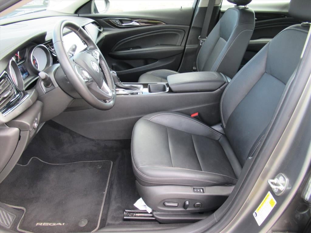 Used 2018 Buick Regal Essence w/ Driver Confidence Package #1 FWD image 16