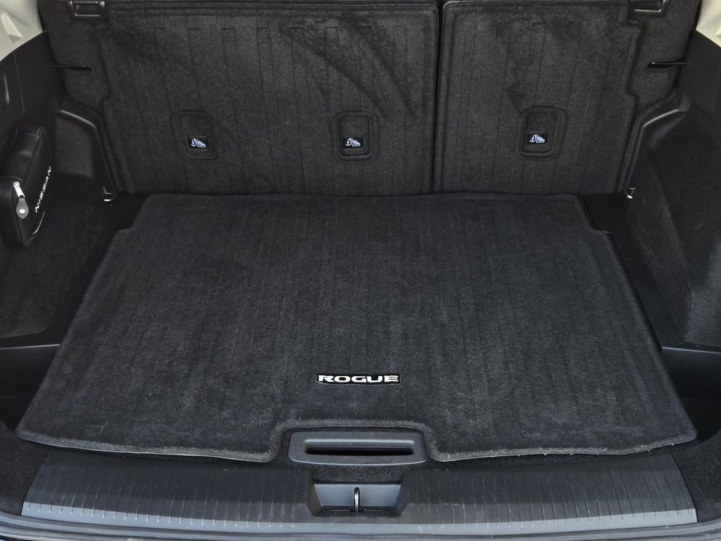 Used 2025 Nissan Rogue SV image 9