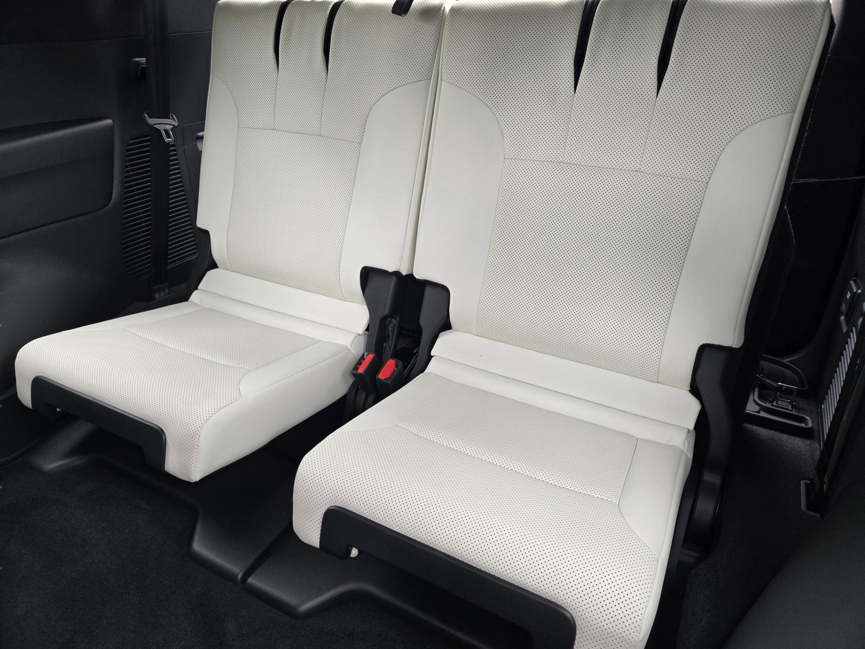 Used 2023 Lexus LX 600 4WD w/ Appearance Package image 30