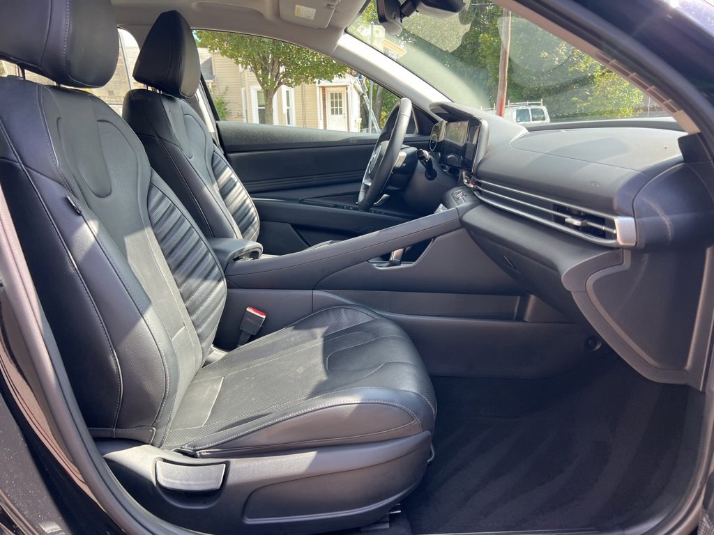 Used 2022 Hyundai Elantra Limited image 26