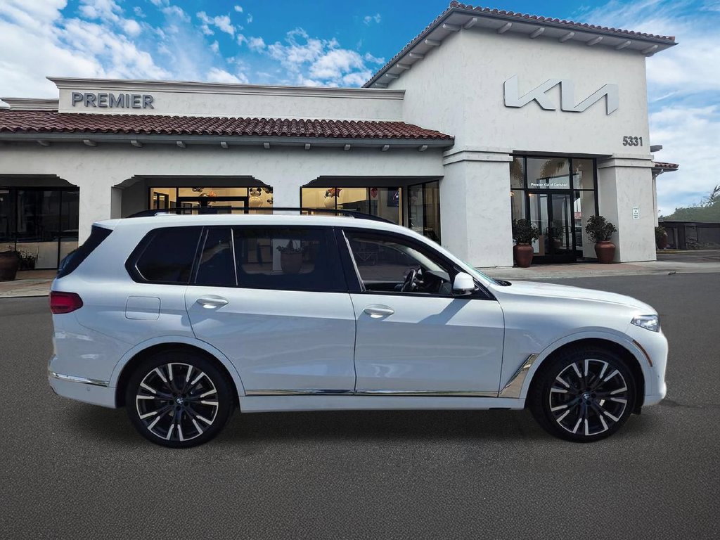 Used 2022 BMW X7 xDrive40i w/ Premium Package AWD/4WD image 9