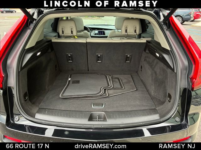 Used 2023 Cadillac XT4 Luxury w/ Cold Weather Package AWD/4WD image 6