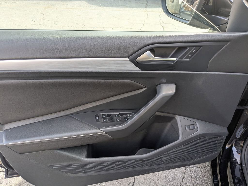 Used 2025 Volkswagen Jetta Sport image 21