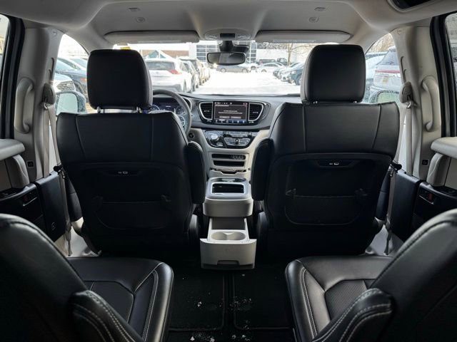 Certified 2024 Chrysler Pacifica Touring-L image 22
