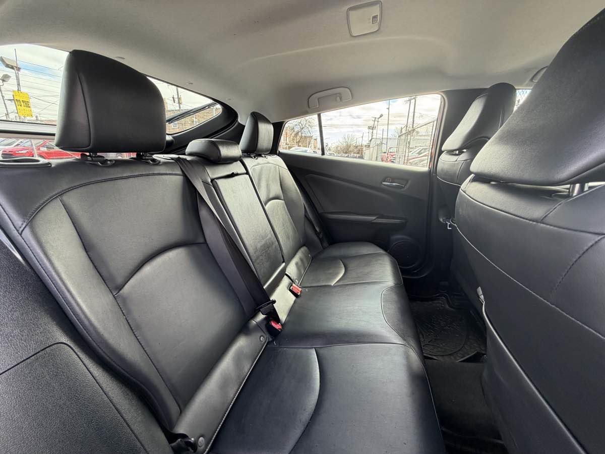 Used 2021 Toyota Prius XLE image 27