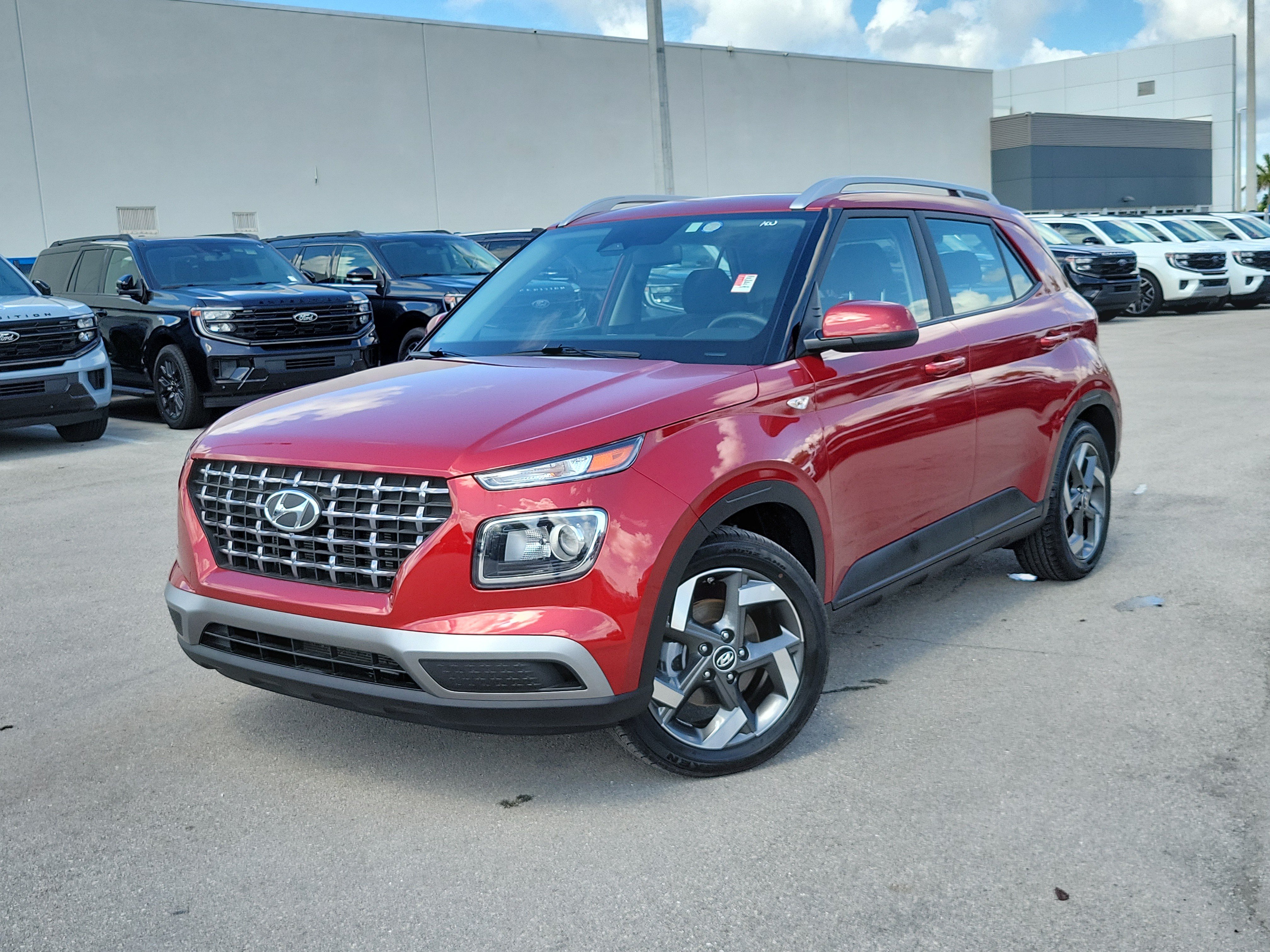 Used 2025 Hyundai Venue SEL FWD image 33