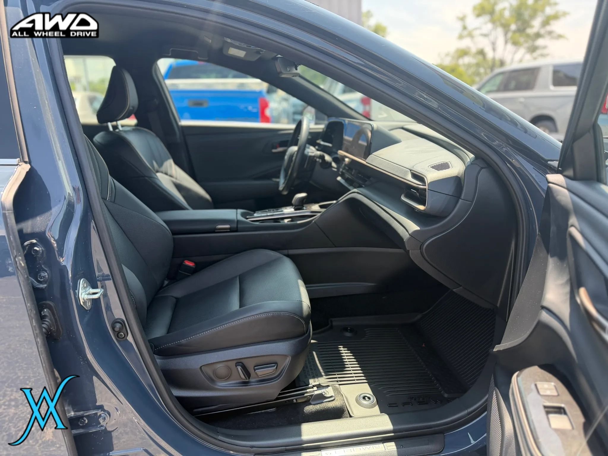 Used 2025 Toyota Crown Signia AWD/4WD image 22