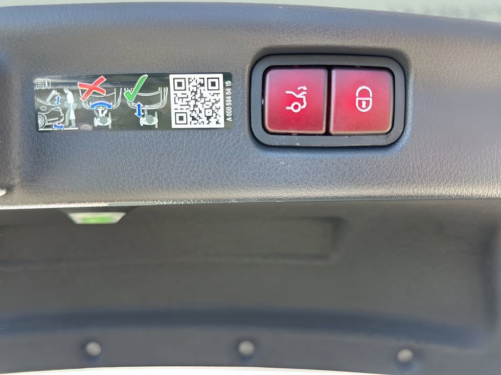 Used 2025 Mercedes-Benz C 300 4MATIC Sedan image 28